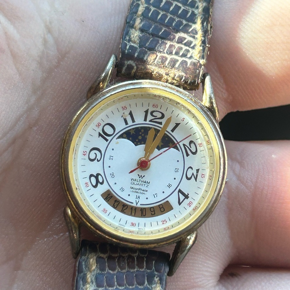 Waltham Quartz Wristwatch Base Metal